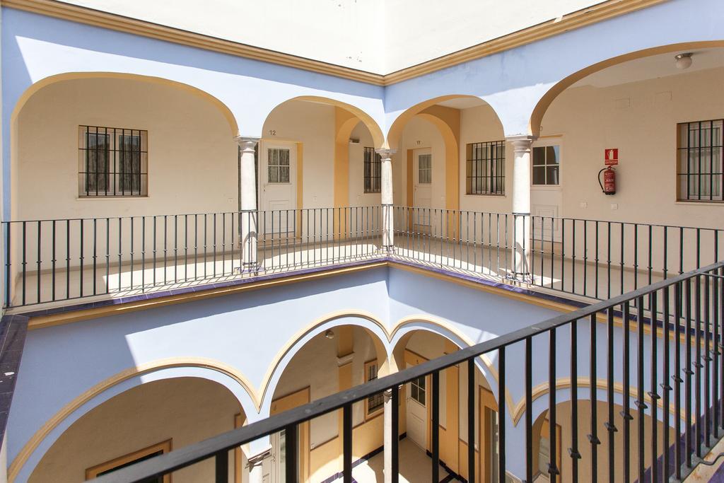 Apartamentos Alberto Lista 9 Севилья Экстерьер фото